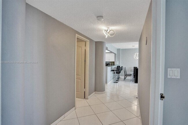 Building Photo - 3725 S Ocean Dr