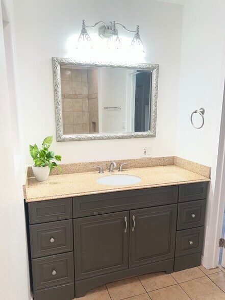 Building Photo - 9417 Tilmont St