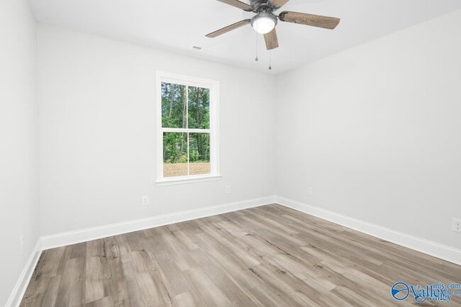 Building Photo - 335 Maple Cir
