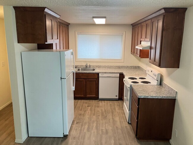 Building Photo - Remodeled Two Bedroom Duplex in North Sale...