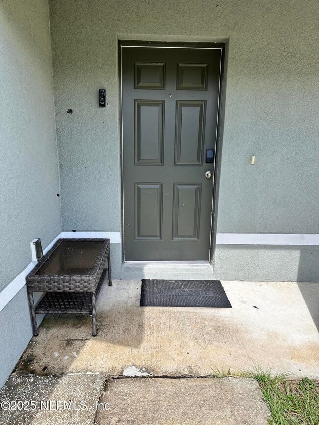 Building Photo - 450 River Hl Dr