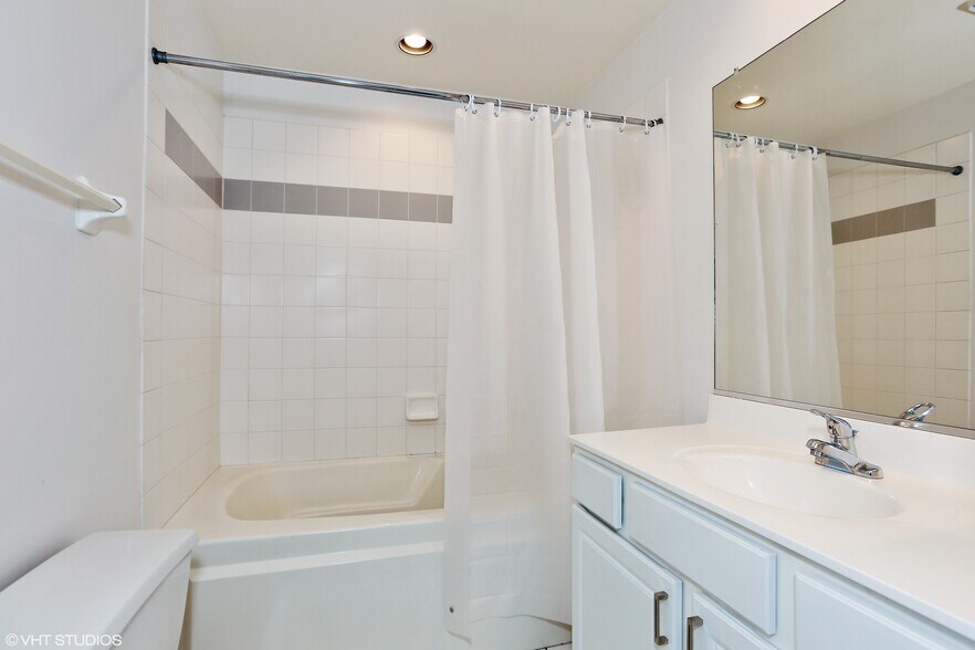 master bath - 15 FOXCROFT Rd
