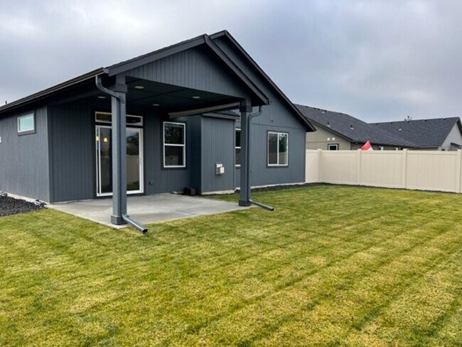 Building Photo - Beautiful 3-Bedroom, 2-Bathroom Home in Sp...