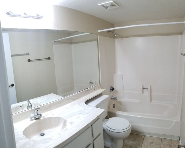 Building Photo - EXCELLENT CONDO IN THE HEART OF TEMPE!