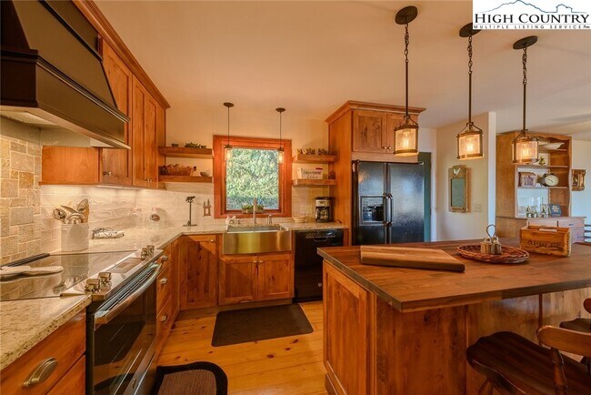 Building Photo - 1776 Beech Mountain Pkwy