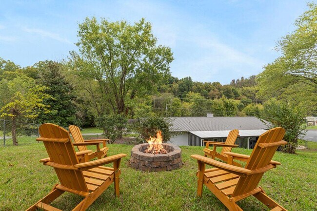 Building Photo - 400 Allensville Rd