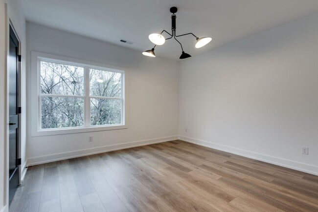 Building Photo - Welcome to Your Stylish Haven in Vibrant East Nashville!