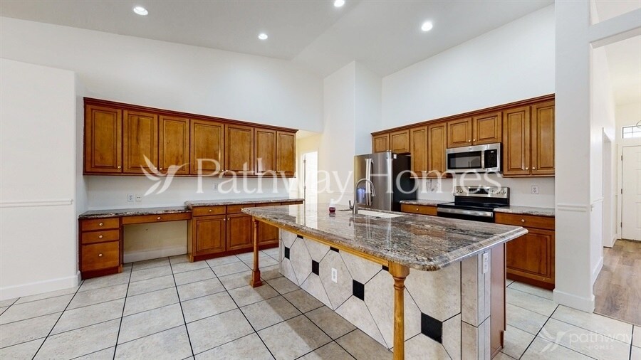 Building Photo - 43290 W Griffis Dr