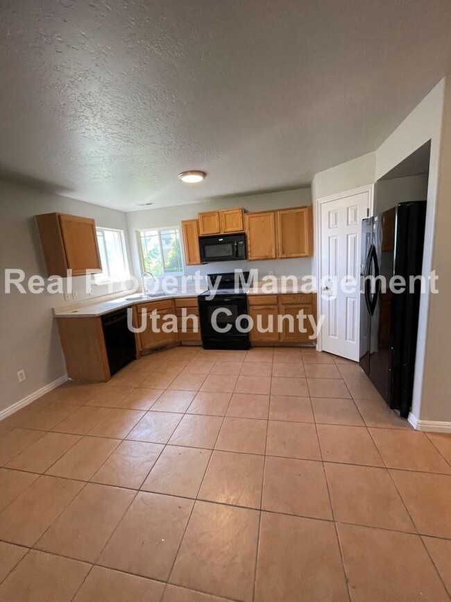 Building Photo - 2252 Harvest Moon Dr