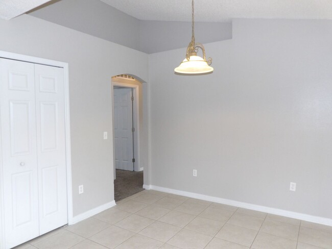 Building Photo - Real Nice 2088 Sq Ft 4 Bedroom 2 bath with...