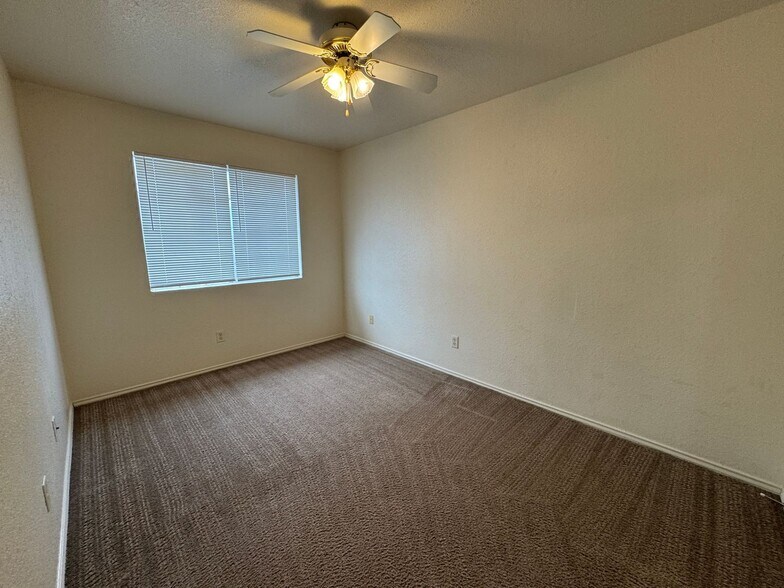 Building Photo - 4207 Deek Dr