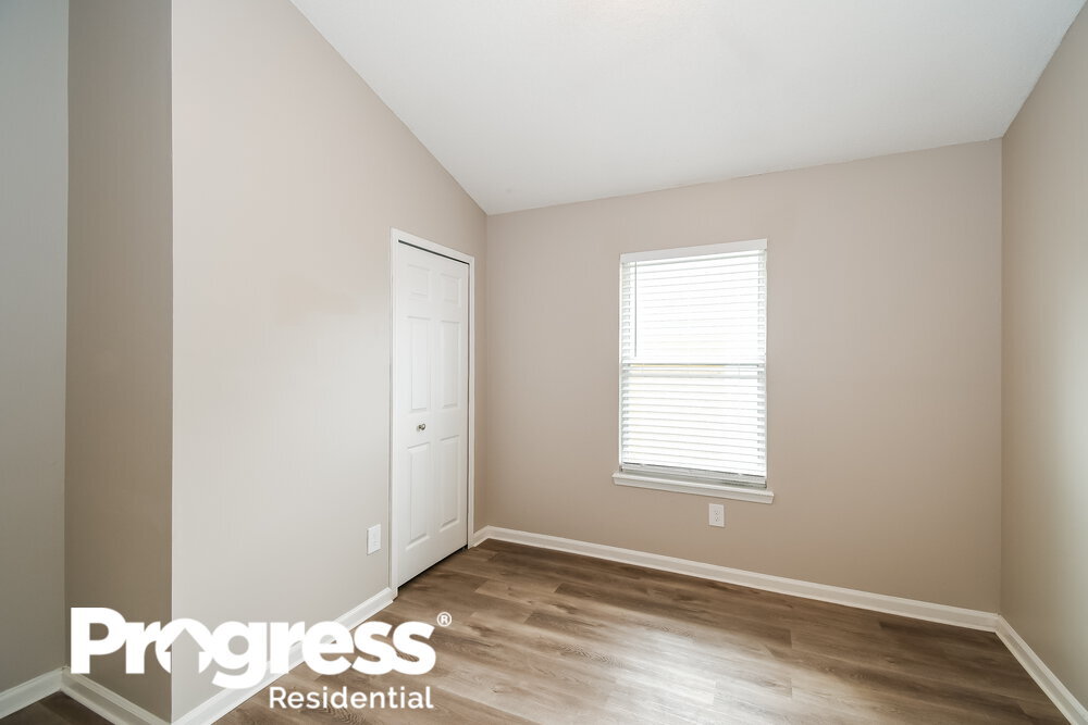 Building Photo - 8790 Townsquare Dr S