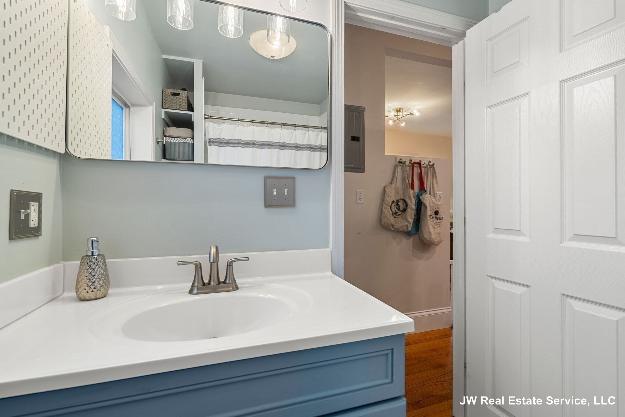 Building Photo - 6 Oakland St