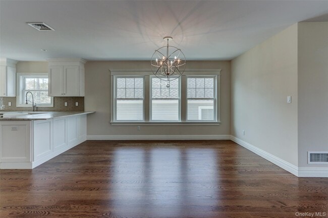 Building Photo - 538 W Walnut St