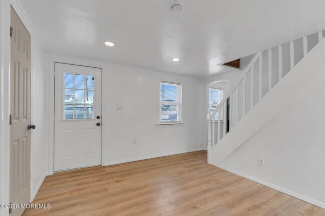 Building Photo - 12 Main St