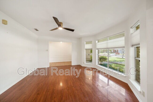 Building Photo - 425 Crestwood Dr