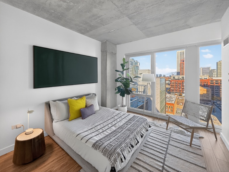 Building Photo - 167 N Desplaines St