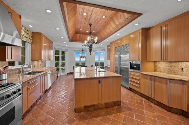 Building Photo - 240 N Ocean Blvd