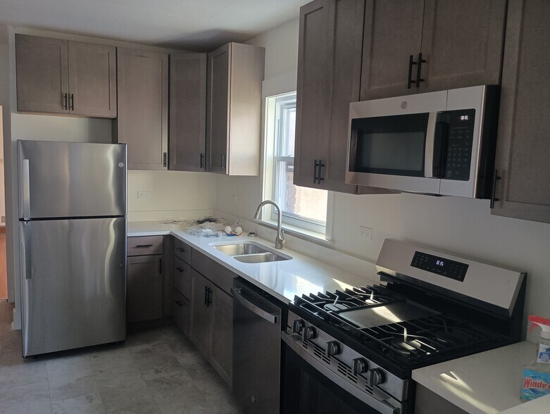 Building Photo - 3842 N Mozart St