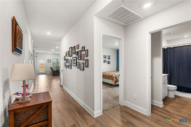 Building Photo - 1444 Acorn Wood
