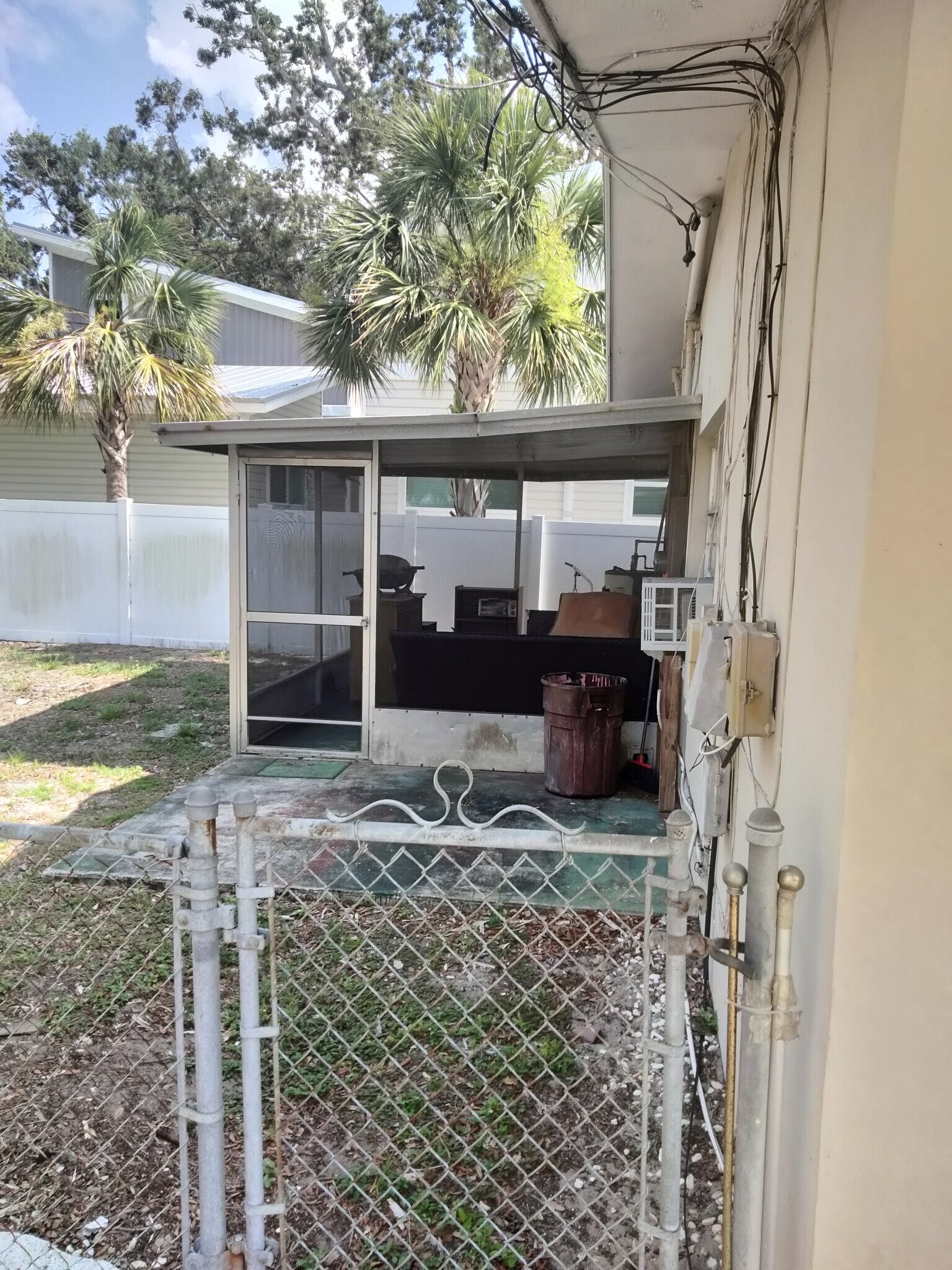 Building Photo - 1540 Pasadena Dr