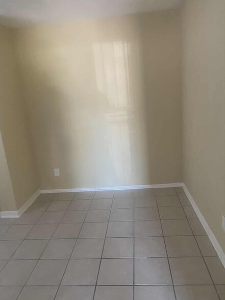 Building Photo - 95 W Mallory Ave