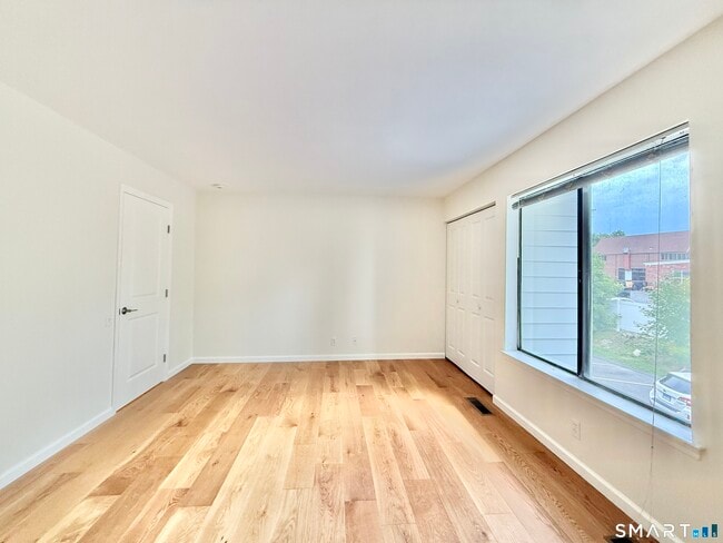 Building Photo - 64 Olcott Way