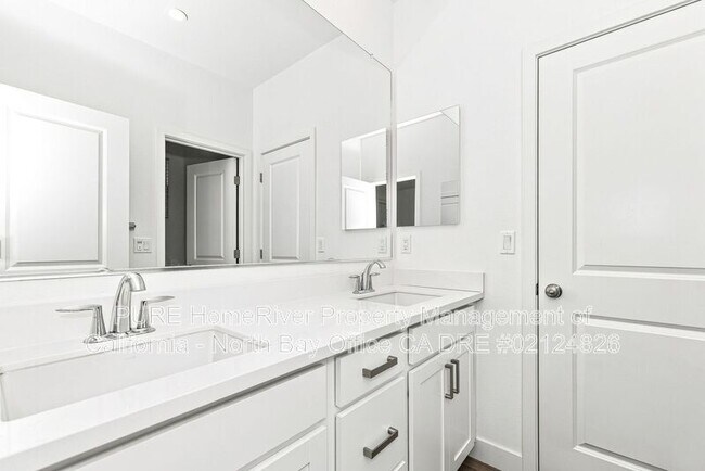 Building Photo - 1581 Country Manor Dr