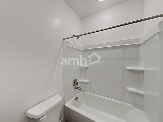 Building Photo - 1338 E White St