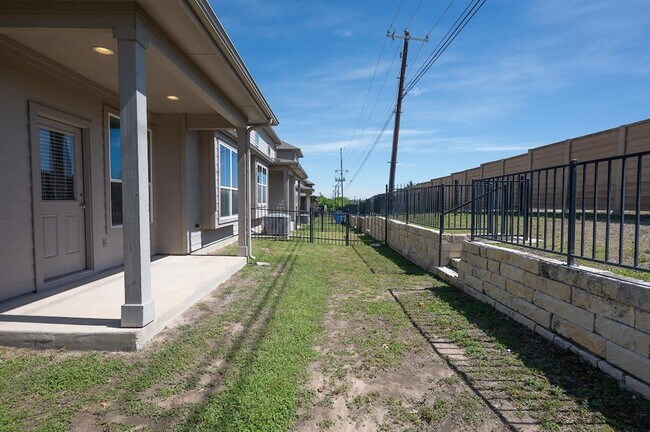 Building Photo - 415 Epiphany Ln