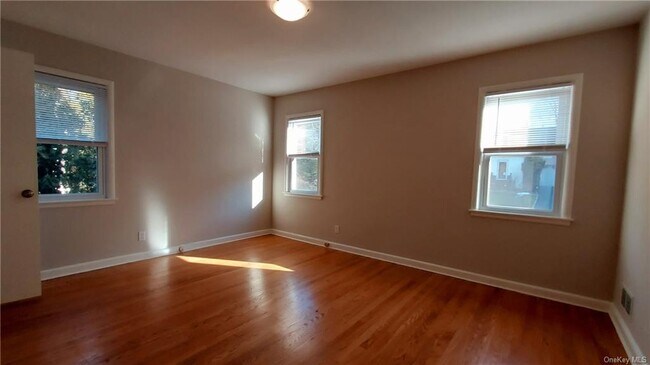 Building Photo - 23 Maplewood Rd