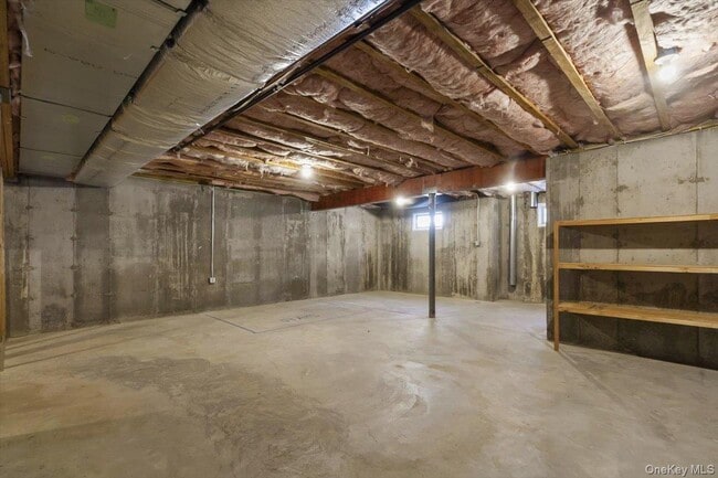 Building Photo - 135 N River Dr