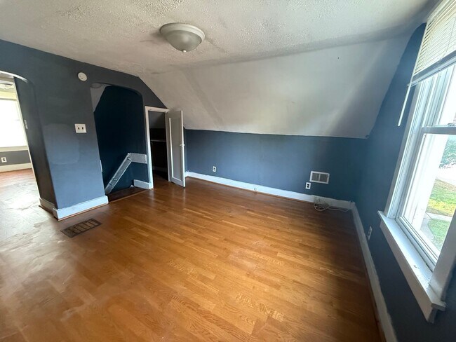 Building Photo - 2310 3rd St