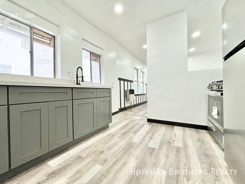 Building Photo - 1518 11th Pl