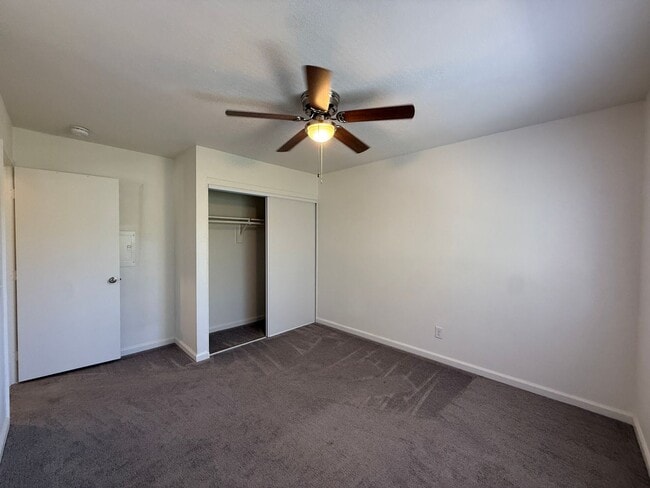 Building Photo - 524 E Ave Q-12
