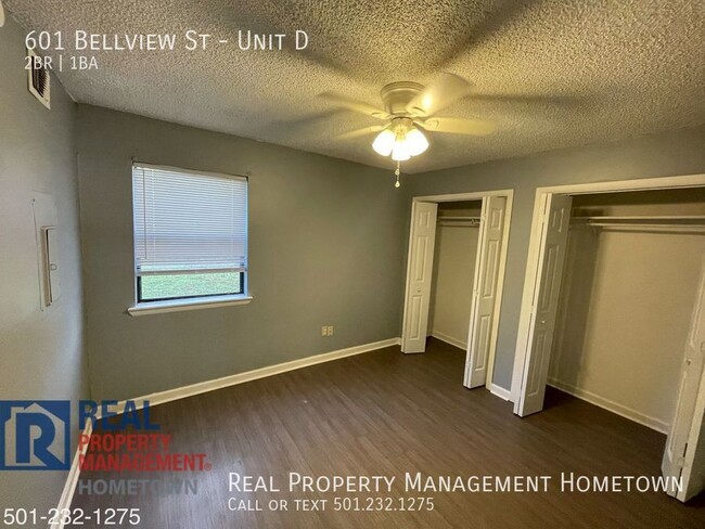 Building Photo - 2 bed 1 bath Apartment, Near Oaklawn RaceT...