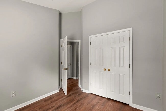 Building Photo - 3 bedroom County Walk Townhouse