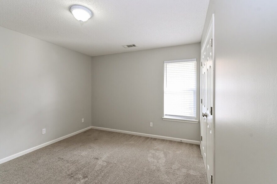 Building Photo - 85 Whispering Ridge Cove