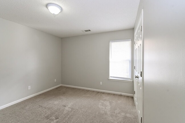 Building Photo - 85 Whispering Ridge Cove