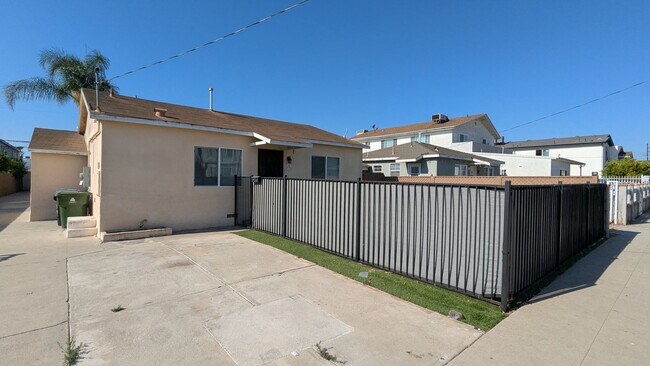 Primary Photo - 1610-1614 W 205th St