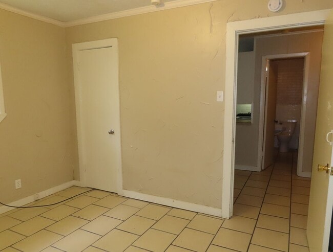 Building Photo - Cozy Two Bedroom One Bathroom Apartment, Texas College Area!