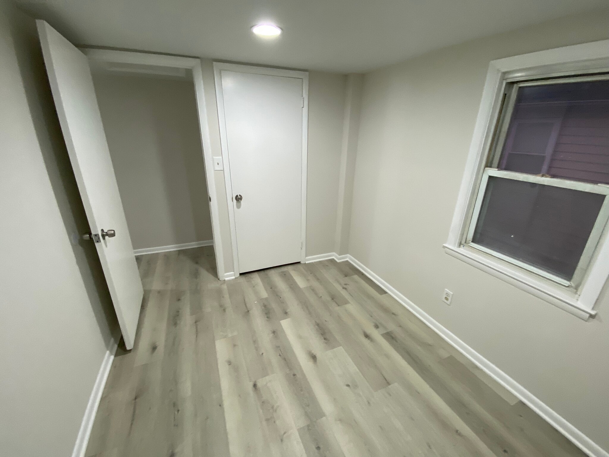 Building Photo - 563 Pennington Ave