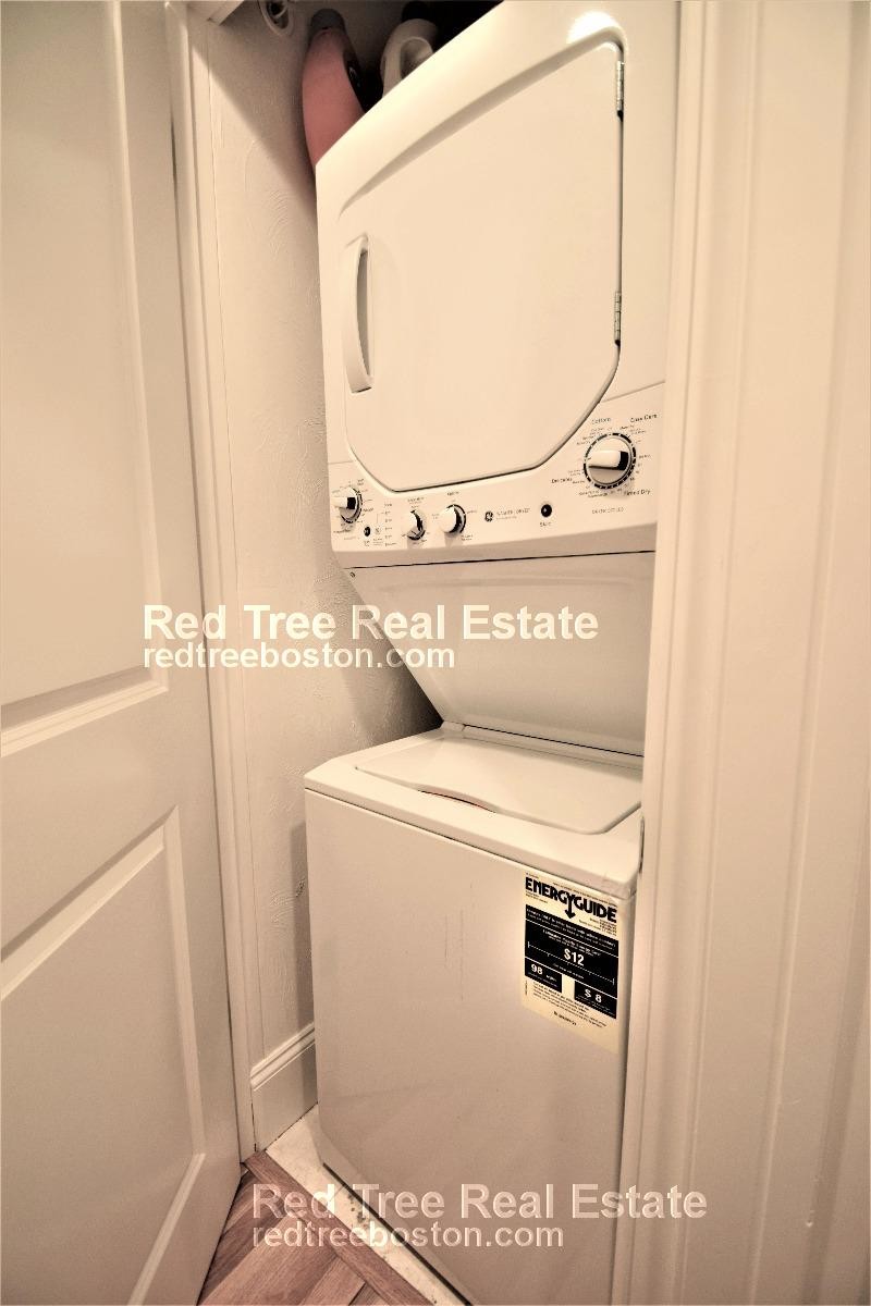 Building Photo - 74 Browne St