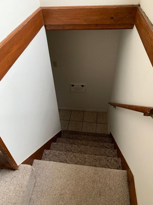 Building Photo - 3 bd/1.5 bath Charming Home just 4 blocks from IU Jacob's School of Music - Available August 2026!