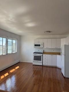 Building Photo - 72-52 Almeda Ave