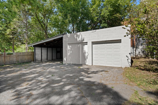 Building Photo - 113 Crestmere Ave