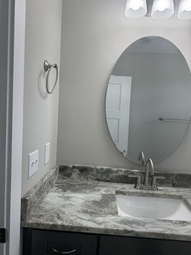 Building Photo - Three bedroom , 2.5 bathroom home in The C...