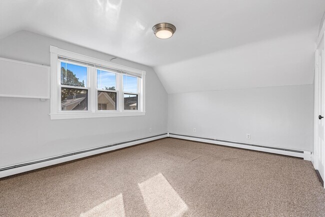 Building Photo - 30 Saxton St