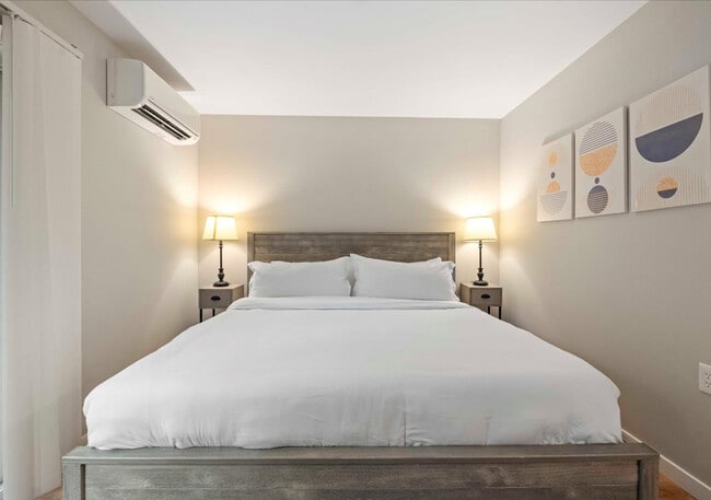 Building Photo - 1217 E Wilson St