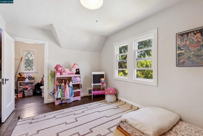 Building Photo - 1048 Leo Way
